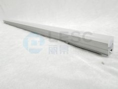 為什么線條燈硅膠燈罩?jǐn)D出時(shí)要噴油？